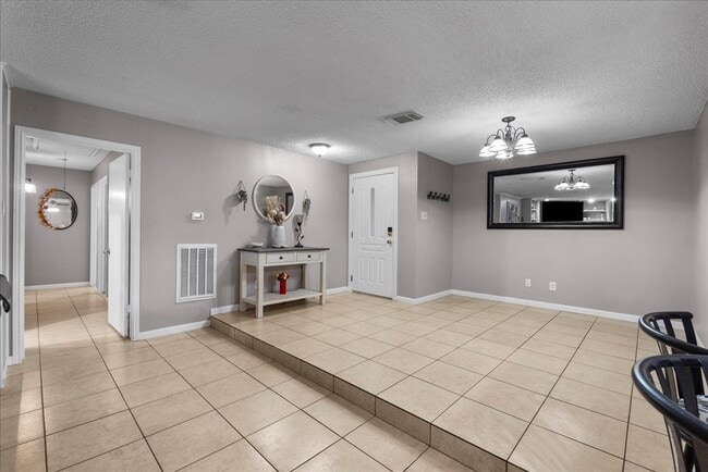 Photo - 883 Silverpines Rd