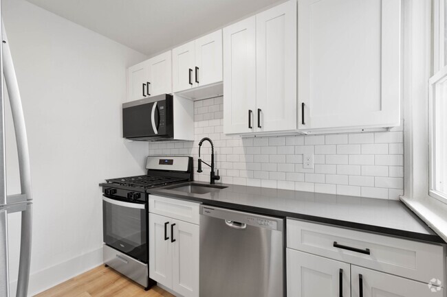 Building Photo - COMING JUNE 1ST!! RENOVATED 1-BEDROOM IN D... Unit 1109.5 McNeilly Avenue Rental