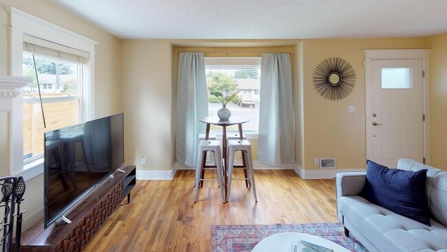 Photo - 6914 NE Grand Ave