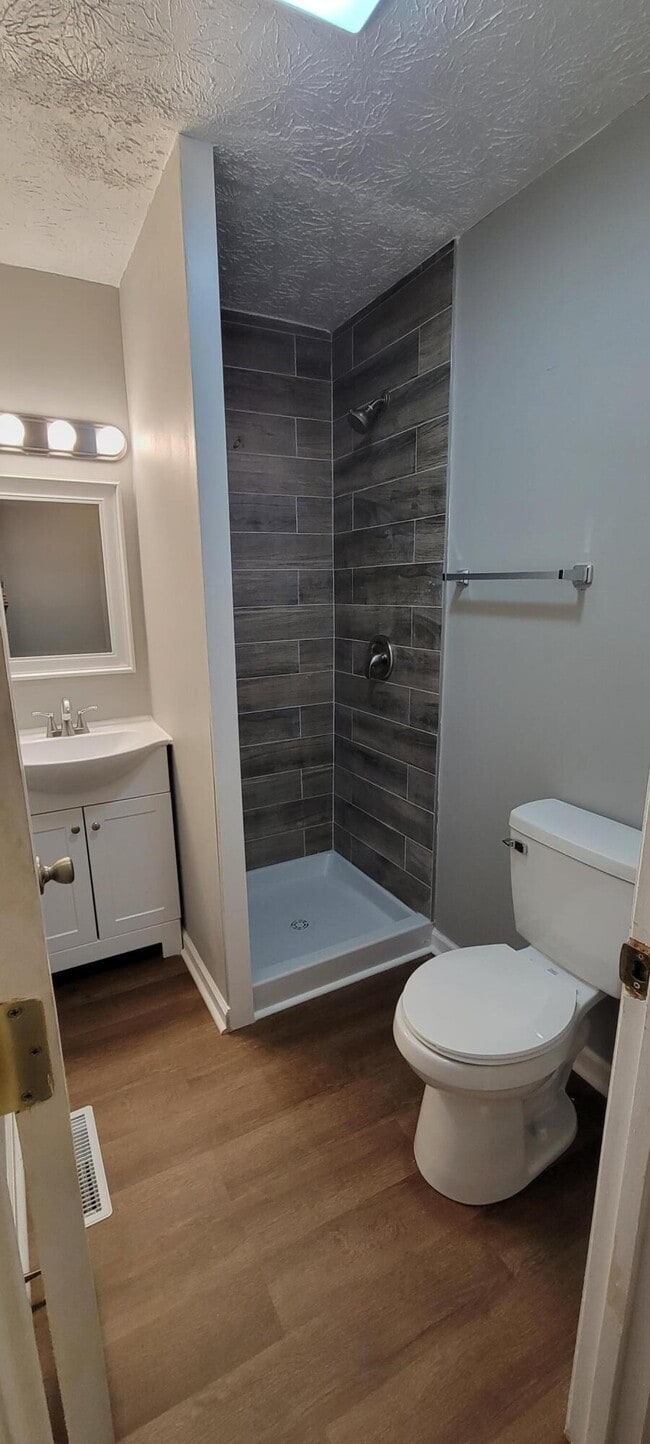 Photo - 909 Gregory Way