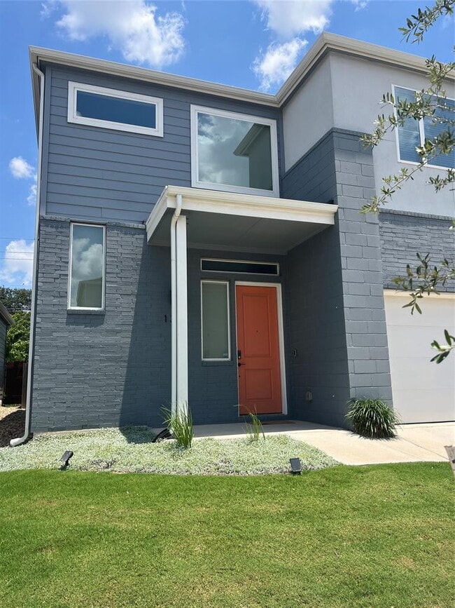 Photo - 1302 Limelight Ln