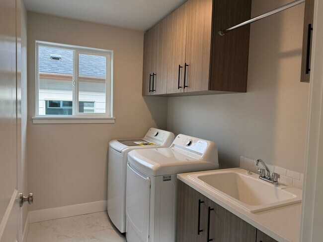 Photo - Beautiful Three Bedroom New Construction Home For Rent