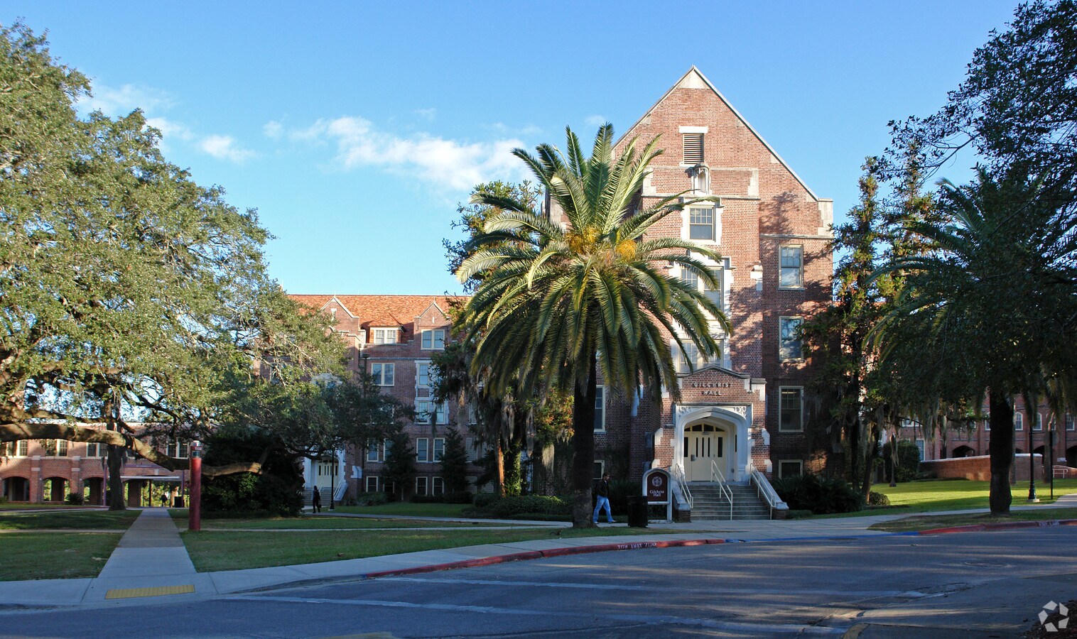 Gilchrist Hall - Gilchrist Hall Apartments
