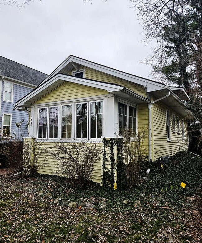 Photo - 1208 Emmons Ave