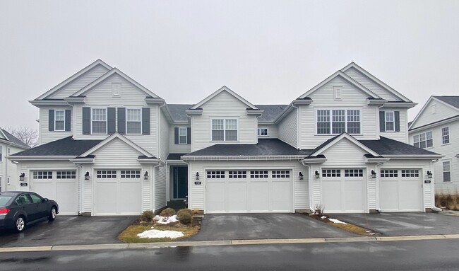 Building Photo - 738 Derby Ln