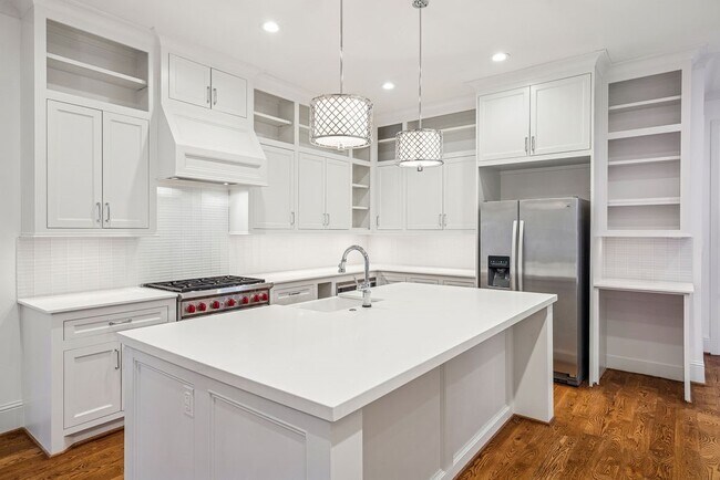 Photo - 510 E 27th St