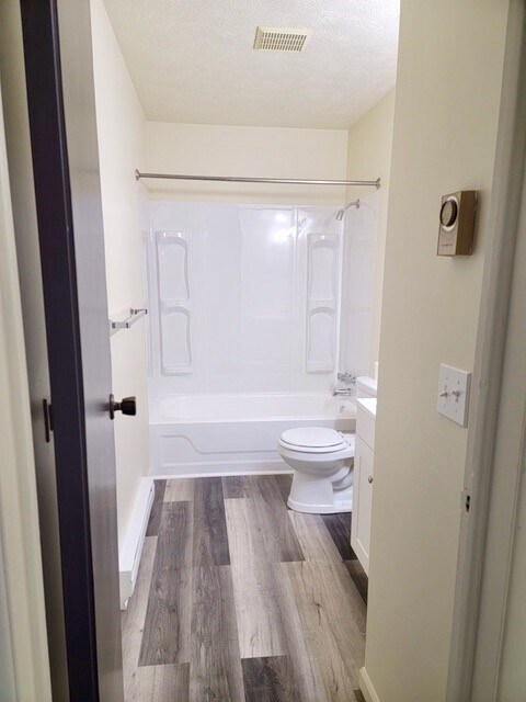 Photo - The Summit Ford Apartments