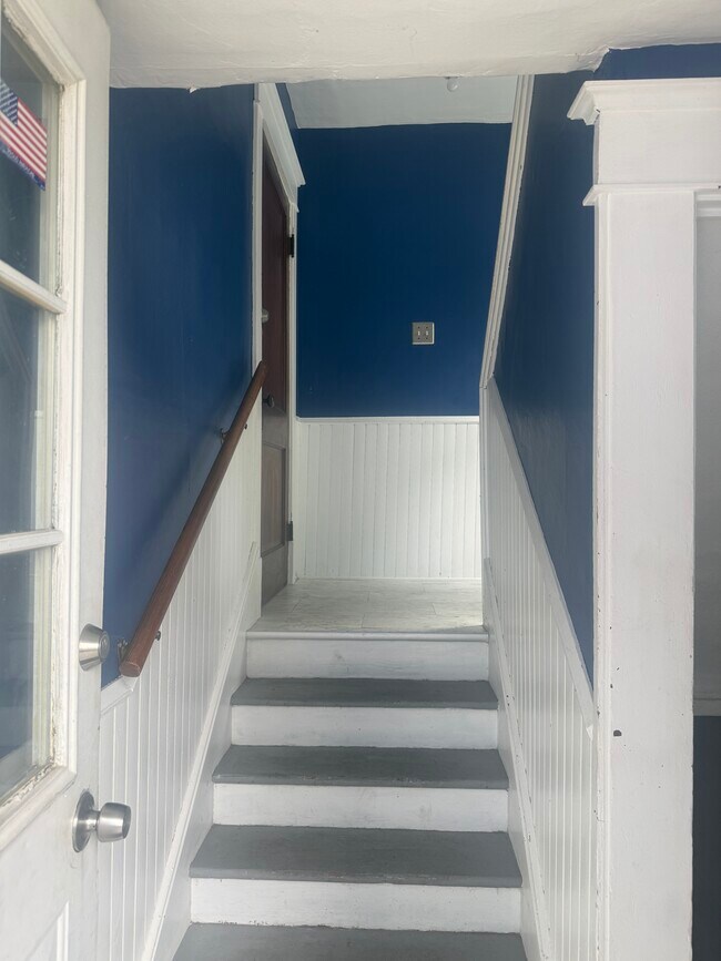 Photo - 115 Grove St Unit Lower