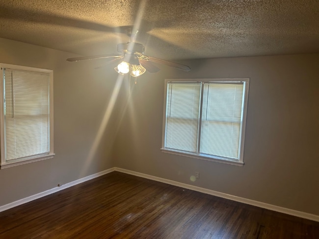 Photo - 5694 W 3rd St