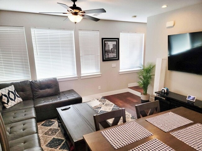 Photo - 3735 Kalamath St