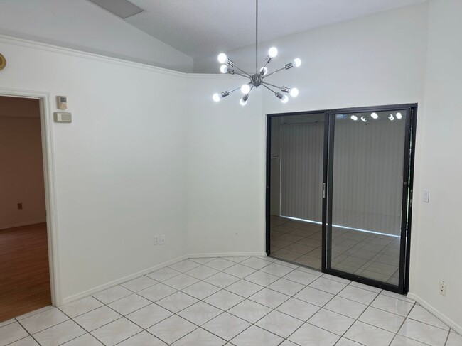 Building Photo - 2029 Lake View Blvd Rental