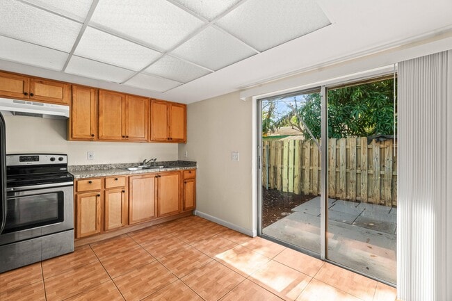 Photo - 4881 Gulfstream Rd