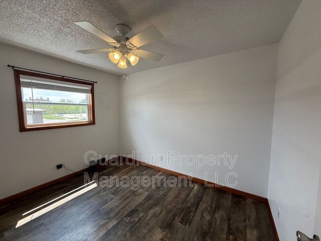 Photo - 1135 N College Dr