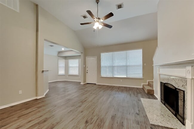 Photo - 1731 Red Oak Terrace