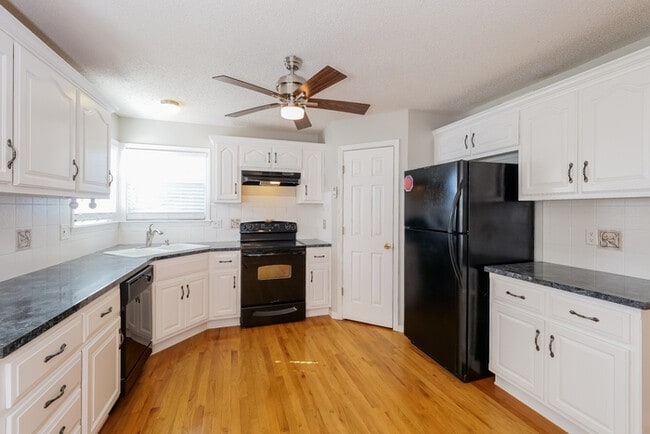 Photo - 16705 Branson Dr