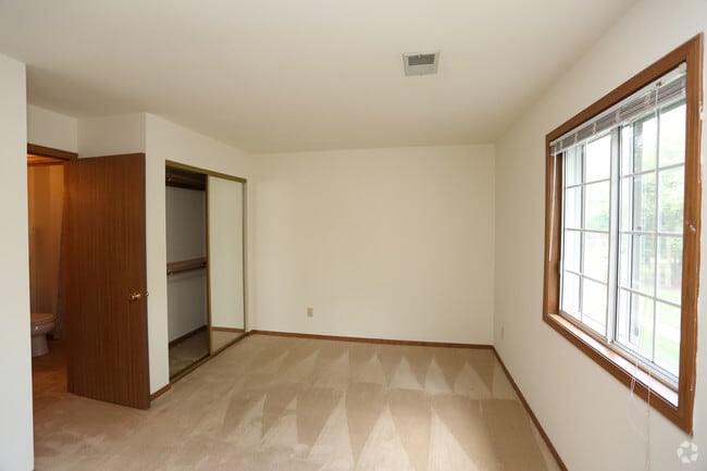 2BR, 1BA - Upper - Den + Fireplace