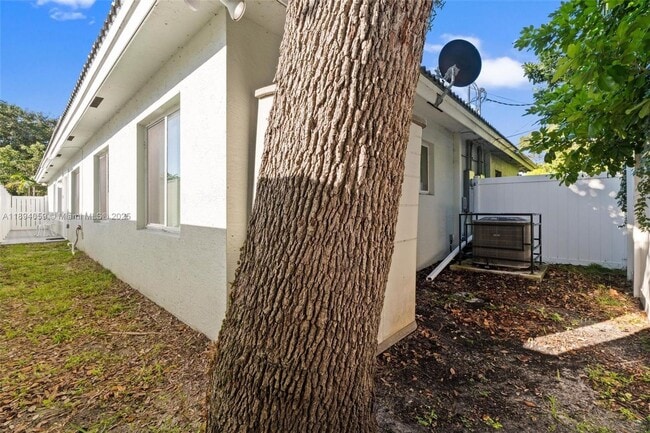 Photo - 6035 SW 40th Ct