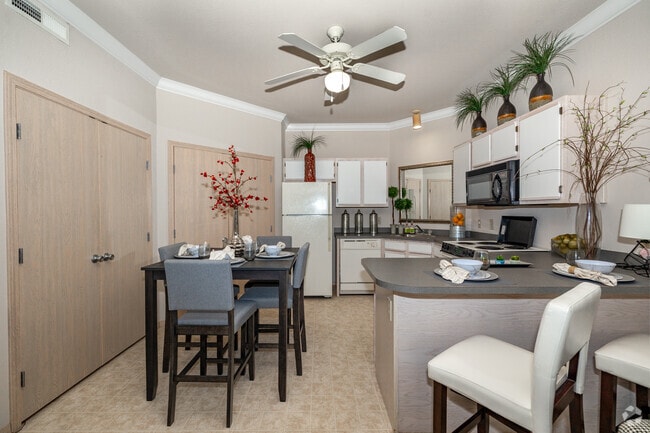 2BR, 2BA - 1,093SF - Kitchen