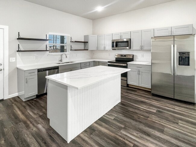 Photo - 3215 Chenault St