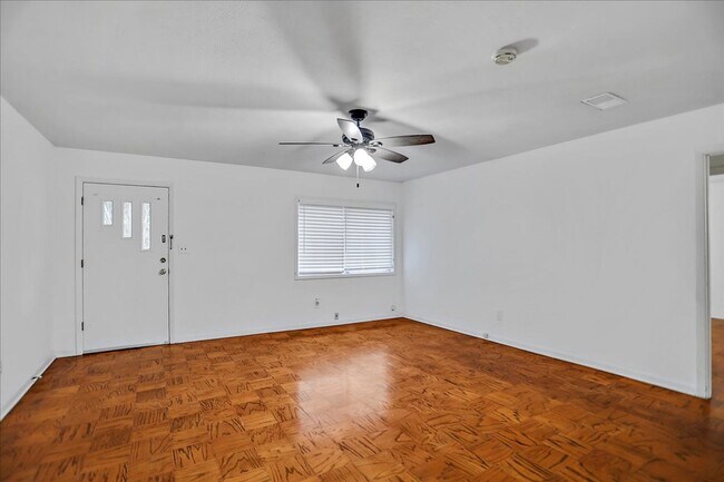 4221/4223 Hawthorne Court