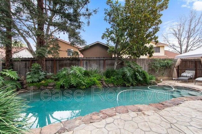 Photo - 1921 Ridgemont Way