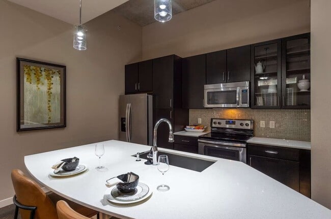 Photo - Save Big: Waived Fees & Deposit Credit at ... Unidad EMC