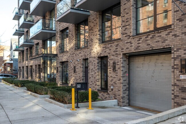 Photo - 264 Webster Ave