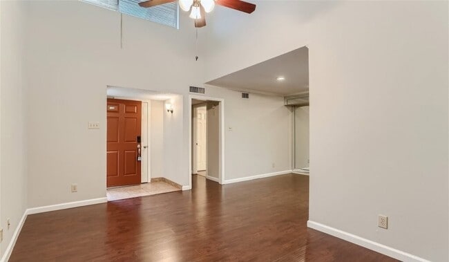 Photo - 16301 Ledgemont Ln Unit 269