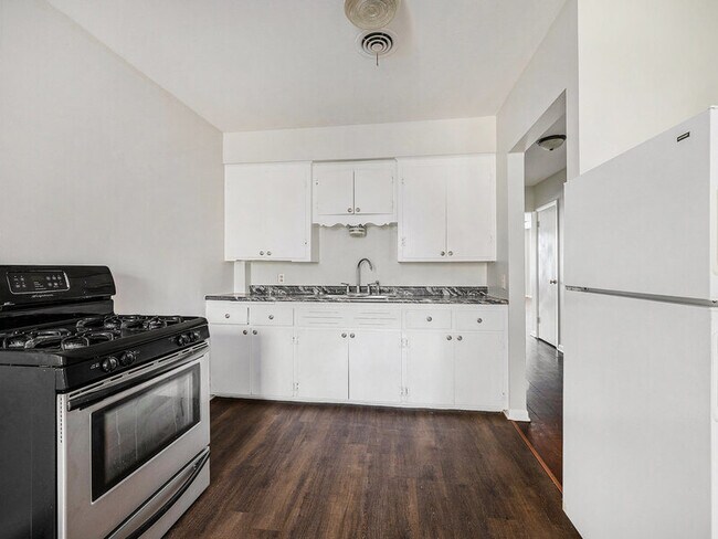 Photo - 2422 1/2 S 16th St Unit #9