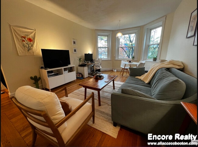 41 Stearns Rd Unit 1