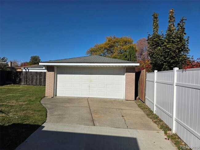 Photo - 20059 Washington St