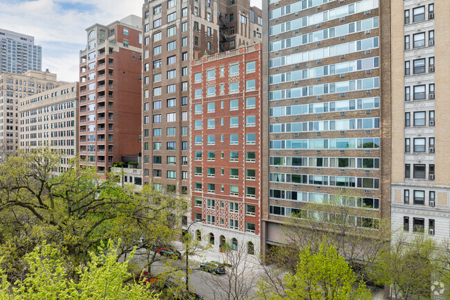 The Nest Front View - The Nest at Lincoln Park West Rental