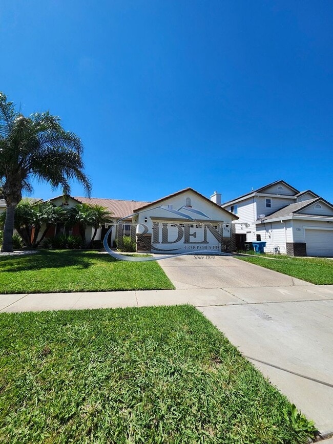 Building Photo - 3-bedroom 2-bath home with den located in Edgewater