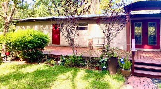 Building Photo - Lake Santa Fe Rental