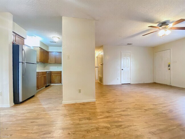Photo - 2 br, 1 bath Condo - 404 Kenniston Dr B B