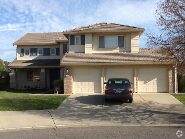 Building Photo - BEAUTIFUL ROLLING HILLS HOME