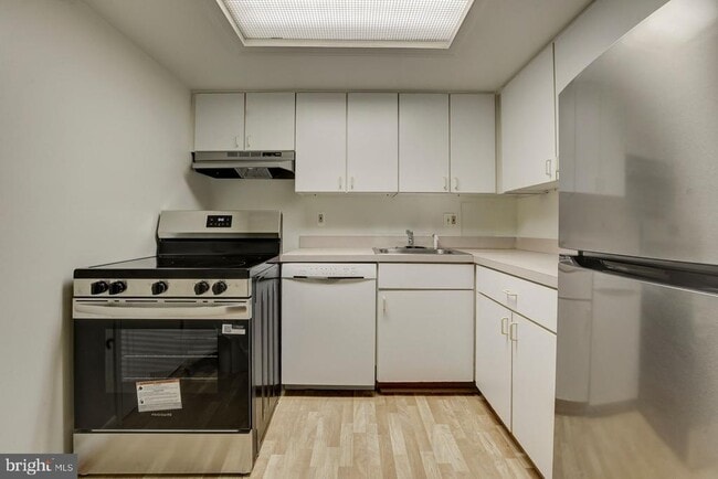 Building Photo - 1700 17th St NW Unit 406