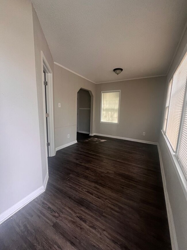 Building Photo - Newly Renovated Unit in Heart of Memphis
