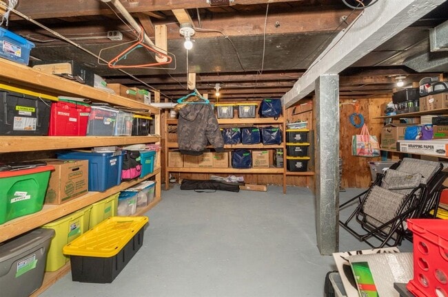 Building Photo - Duluth MN - 4 Bedroom - 2 Bathroom