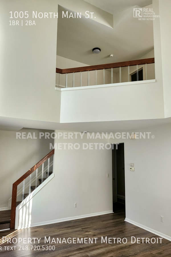 Photo - 1005 N Main St