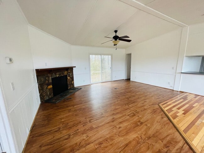 Photo - 3 BR, 2 BA doublewide in Pikeville school district