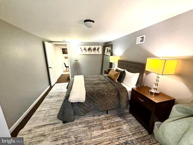 Photo - 6525 Kenova St