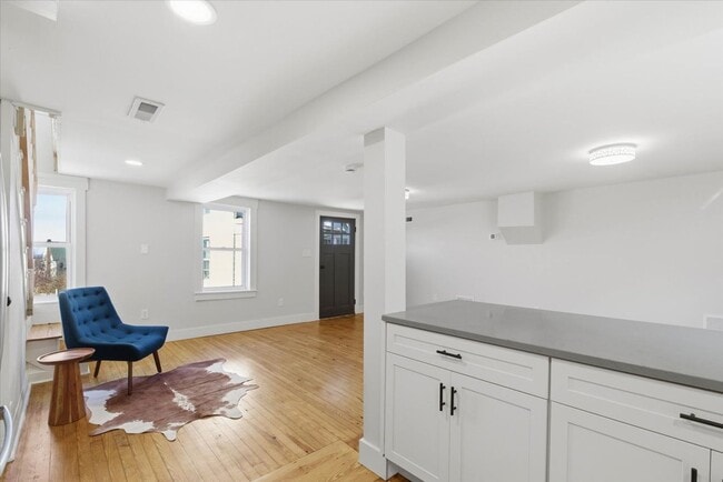 Photo - 305 W Broadway Unidad 305 W Broadway 1/2 - Rear