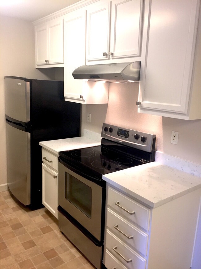 Photo - Remodeled 1 Bed 1 Ba apartment. Stainless ...