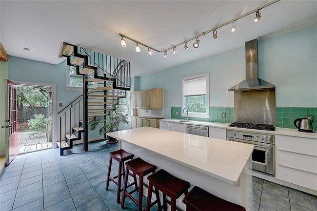 Building Photo - 61 Doyle Ave Unit Oversize