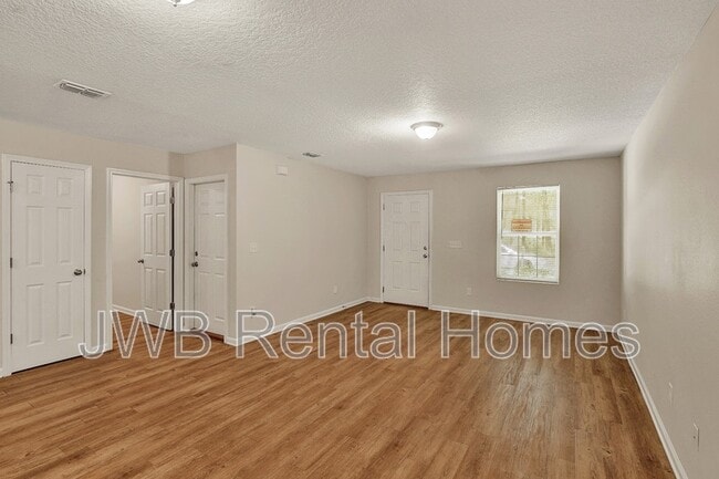 Photo - 5658 Doeboy St