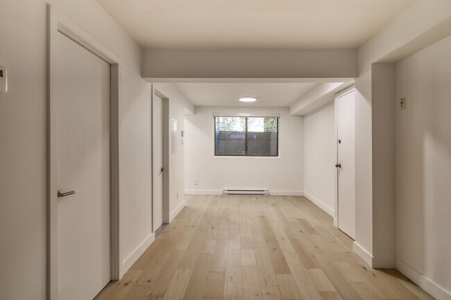 Photo - 6885-6891 Sherbrooke west Unit 23