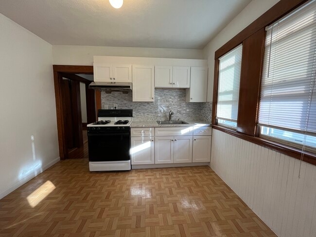 Building Photo - 20 Indiana Ave Unit 2