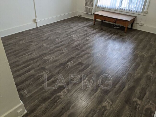 Photo - 2913 S. Flower Street Unit B05