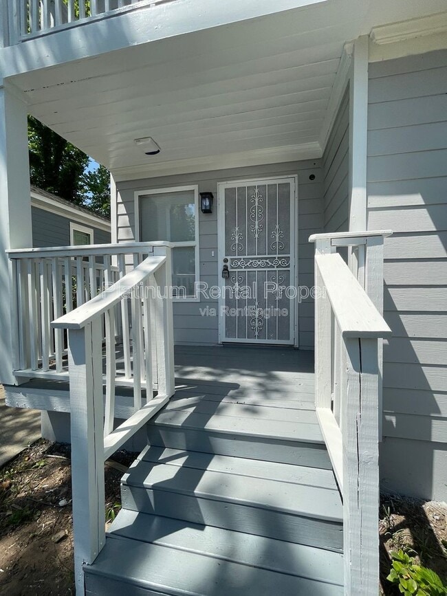 Photo - 1135 Coleman St SW